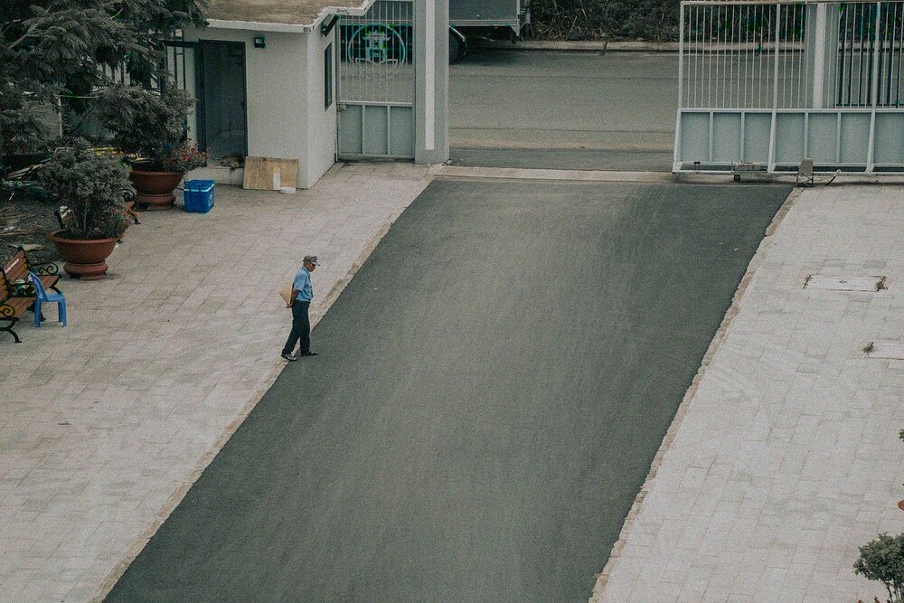 Unarmed security officer checking a commercial building entrance in Orlando